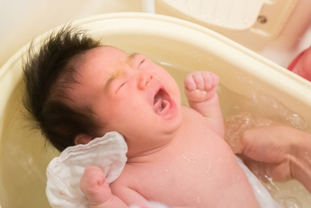 赤ちゃんがお風呂で泣かずに暴れる もう意味不明 その理由と対処法は うわのせ
